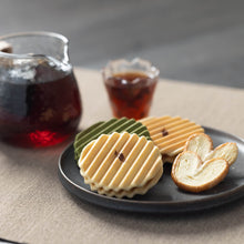 Load image into Gallery viewer, '95 Aged Cooked Tea Brick